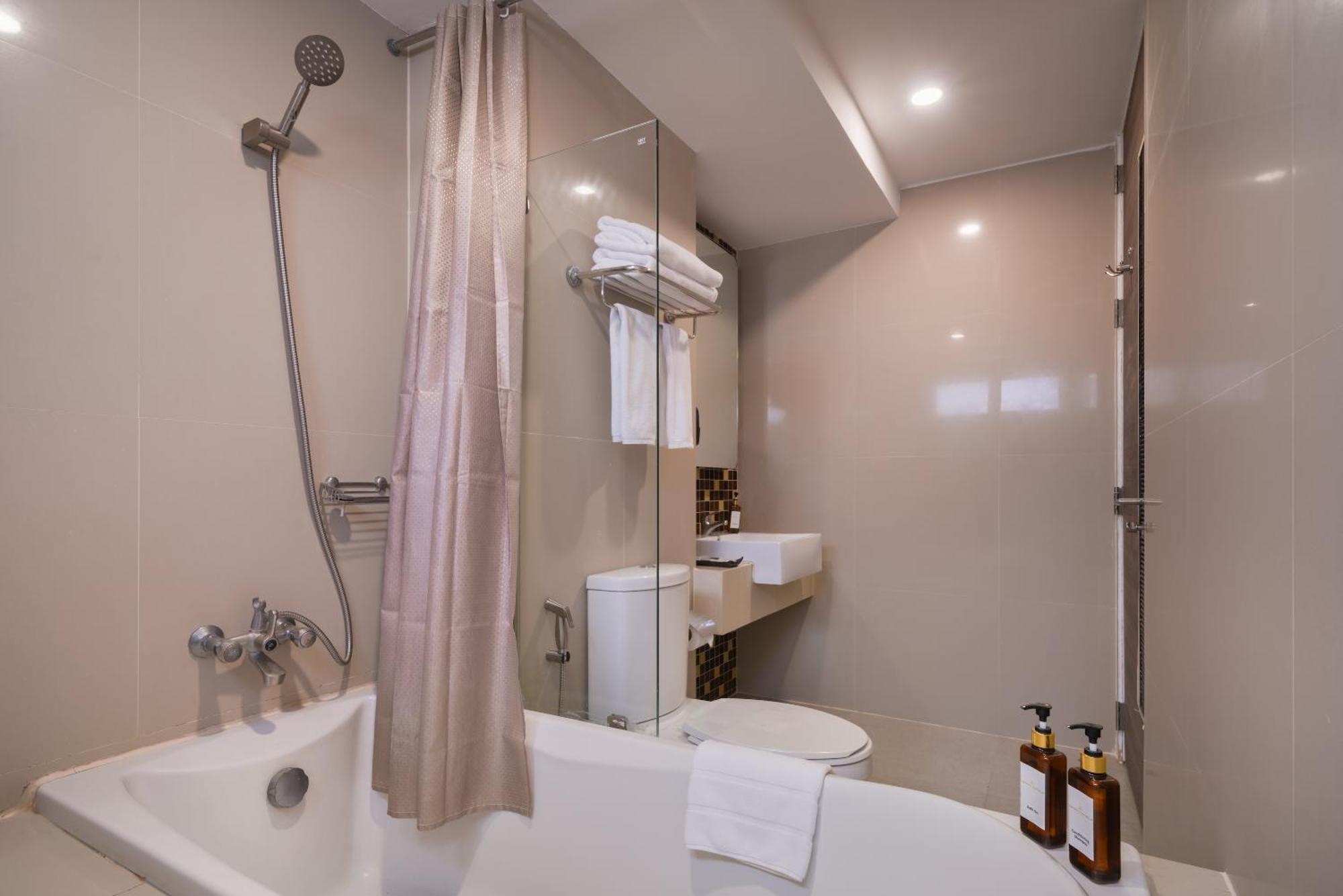 Aspira Suites Sukhumvit 20 Bangkok Kültér fotó