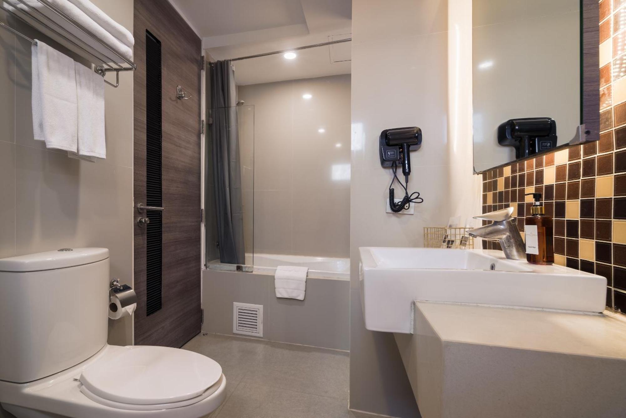 Aspira Suites Sukhumvit 20 Bangkok Kültér fotó